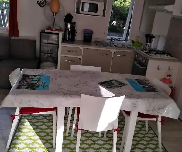 Mobil 6 A 8pers Camping