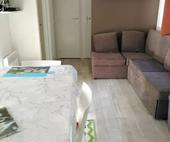 Mobil 6 A 8pers Camping