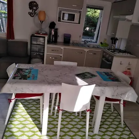 Mobil 6 A 8pers אתר קמפינג