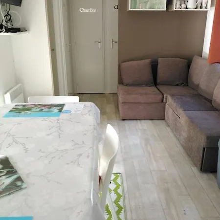 Mobil 6 A 8pers אתר קמפינג